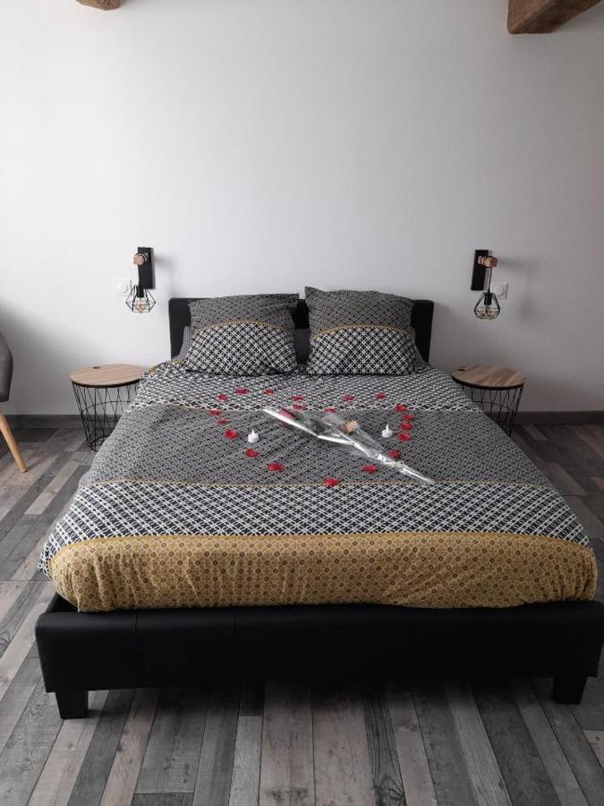 Nuit Romantique Saint-Christophe-en-Brionnais Exterior photo
